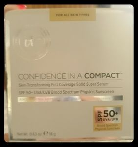 Confidence In A Compact (it cosmetics)